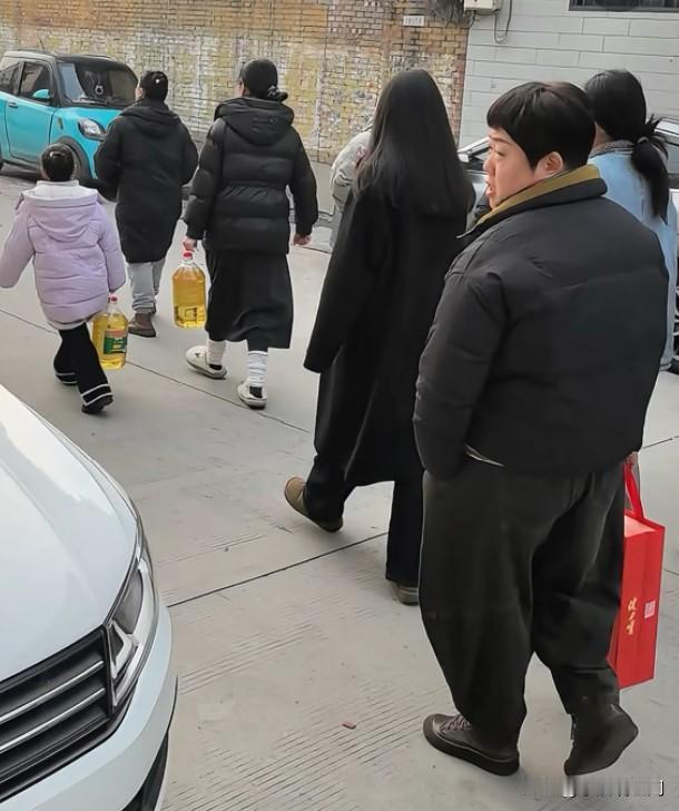 26年春节刚过，我们亲戚群里也达成了一个新的共识——走亲戚的方式，是时候变一变了