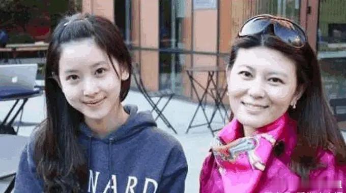 刘强东妹妹为了三胎拼个儿子难产去世，令人惋惜，网友：高龄产妇太危险了！ 