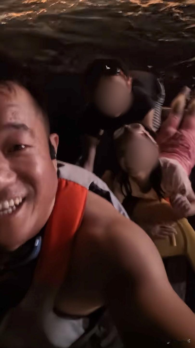 俩娃大海"玩命"游不回，大连桨板大哥急得喊三遍才救回！

俩娃贪玩漂深海，天黑未