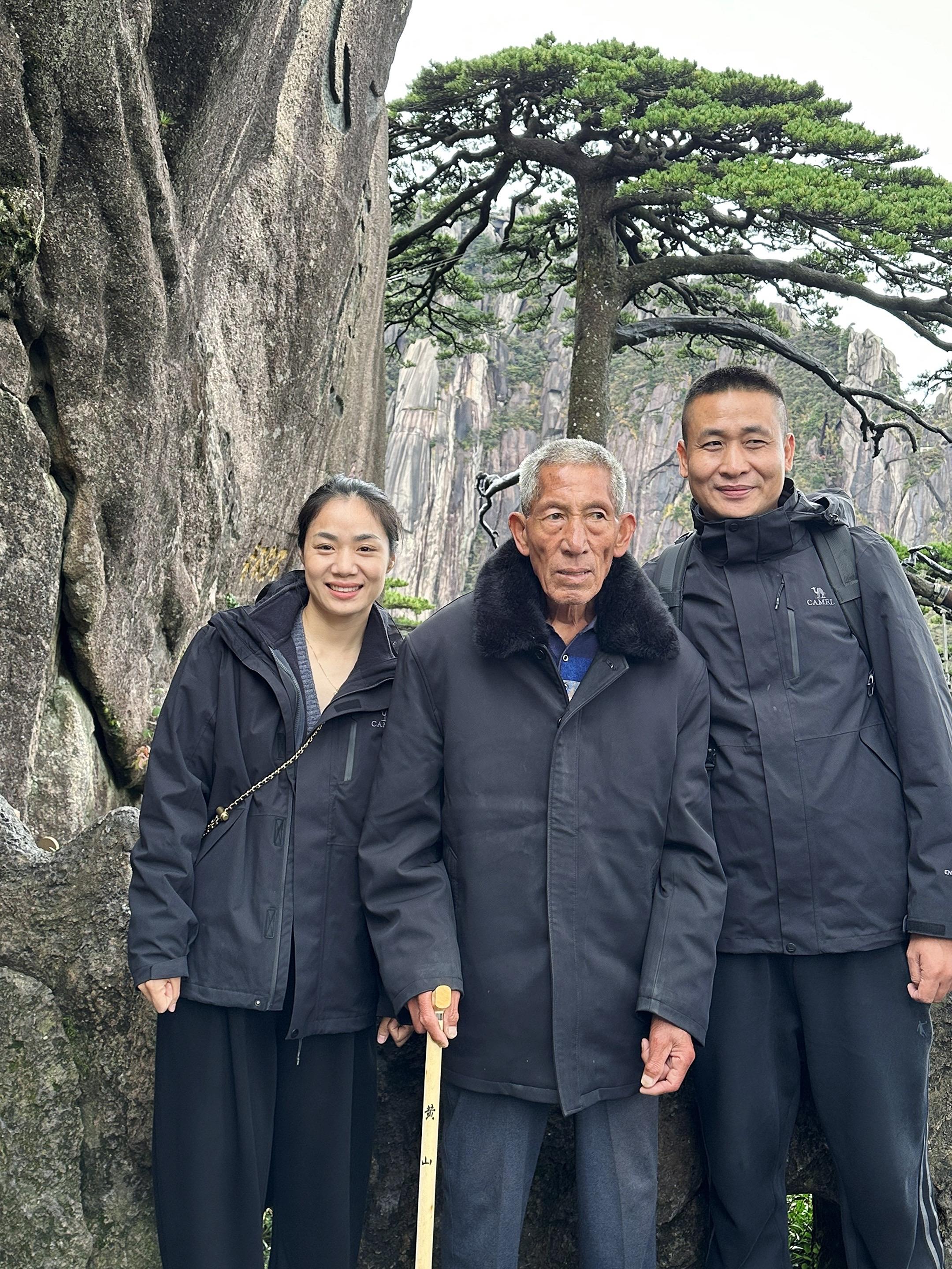 怎么没有遗憾呢，没有了每次回家门口的等候，没有了分别时的嘱咐，不管多晚...