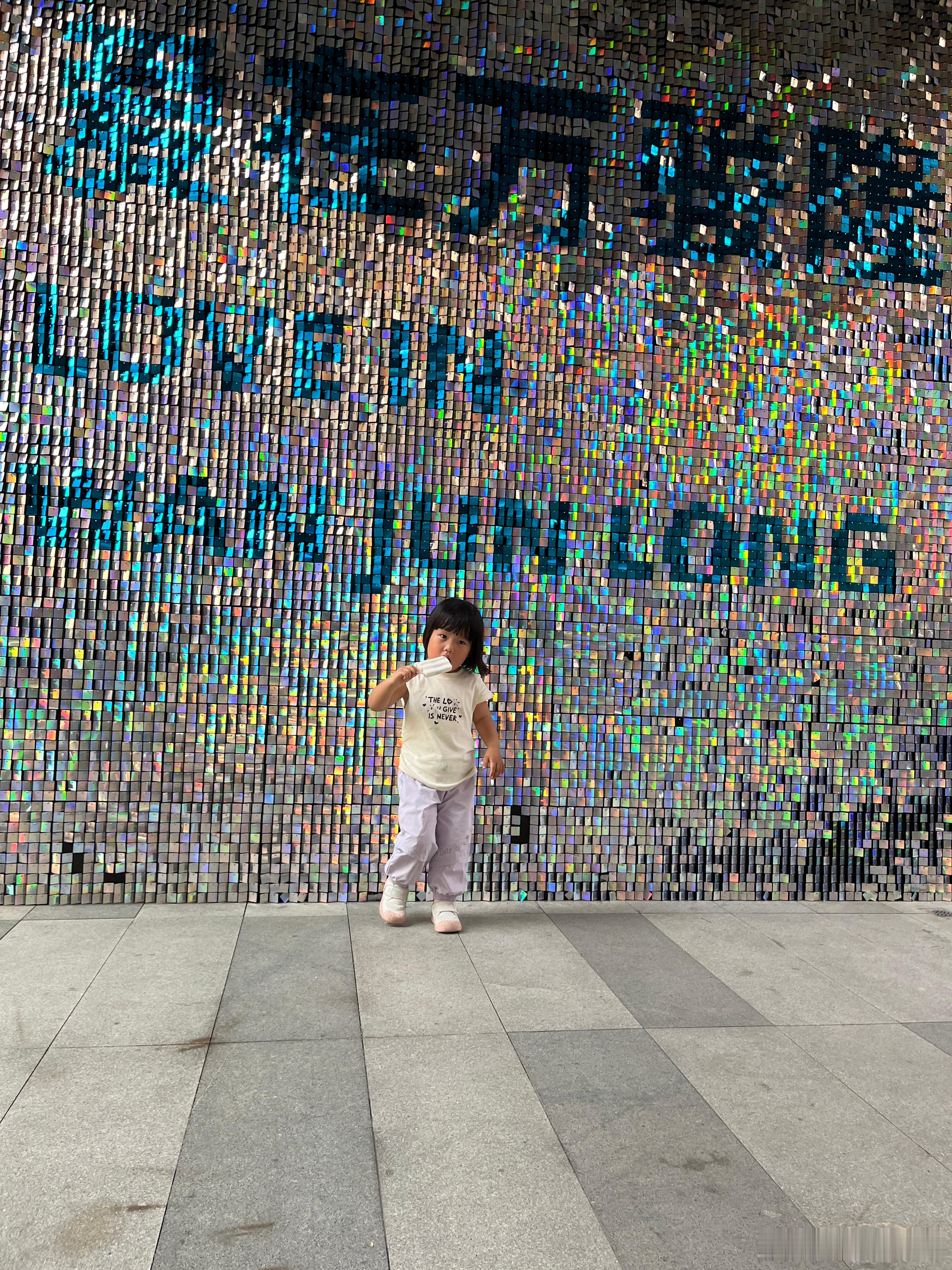 打游戏打累了，闻到人家吃冰淇淋的味道，妈妈，你有没有闻到什么味道，是不是冰淇凌的