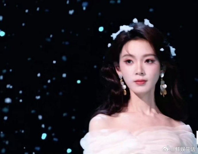 一直很安静看完浪姐这个舞台直接沦陷，两个门面同框视觉效果拉满，看着太舒服了浪姐直