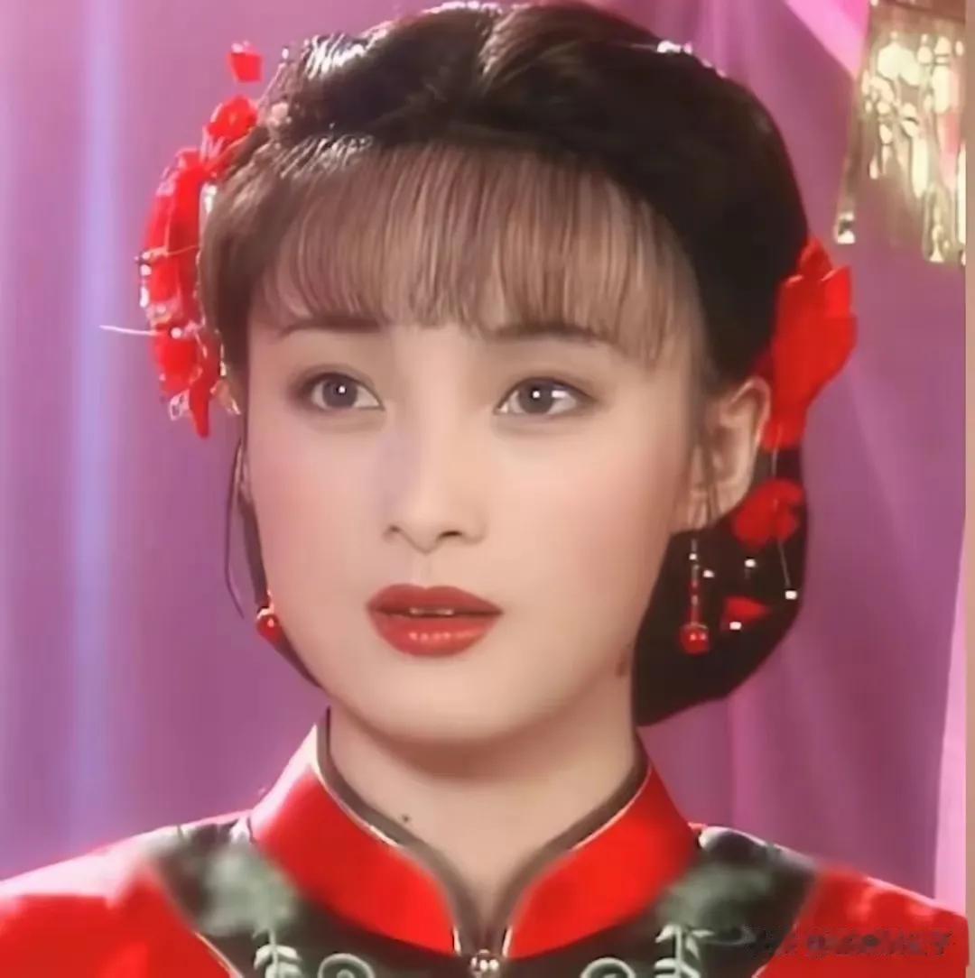 蒋勤勤永远是那么的水灵，那么的迷人，那么的楚楚动人，不像吴越老的那么快，颜值流失