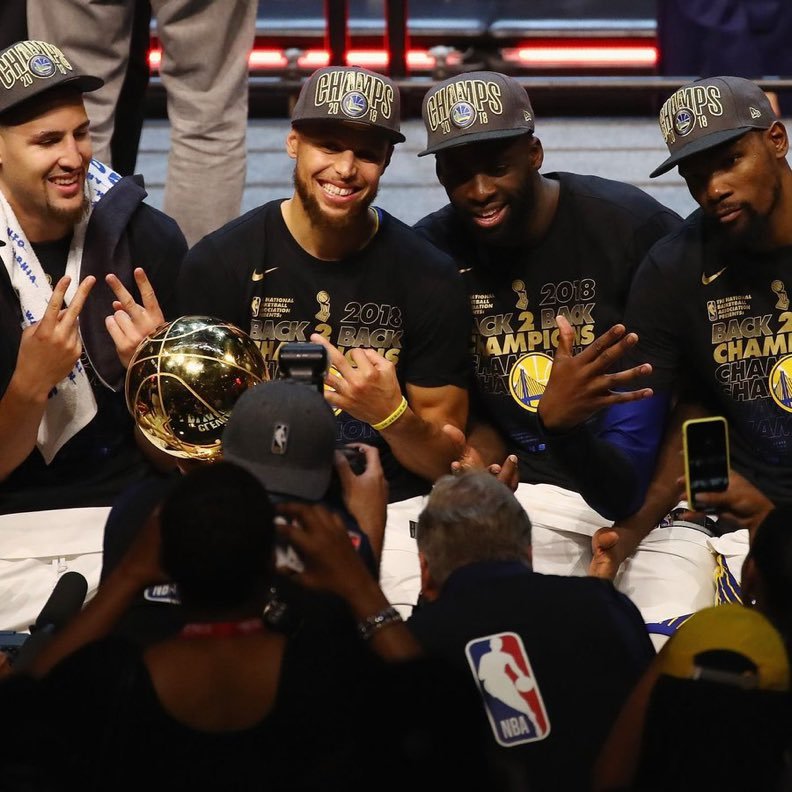 从历史数据来看， 2017-2018年的勇士队依旧是最后一支实现卫冕的 NBA 