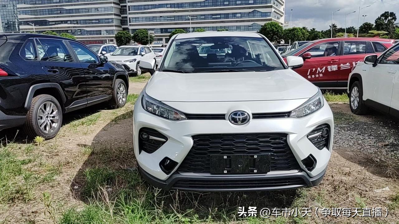 丰田威兰达2.5排量车子一些库存的价格还不错，老款2.5L双擎两驱豪华版，指导价