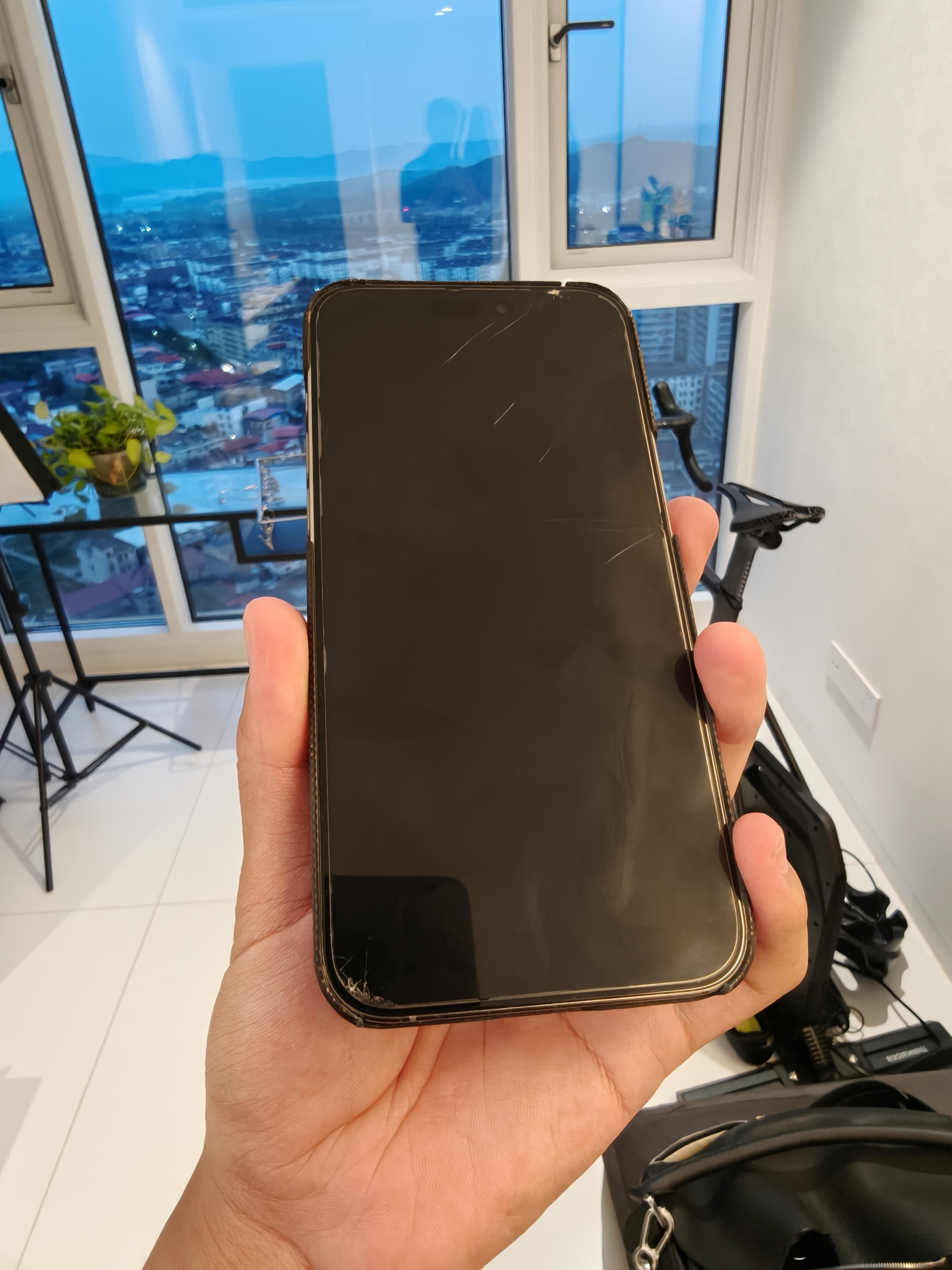 直接摔绿屏了你们以为，此时此刻，我内心必定悲伤不堪吗，以为我必定有说不出的遗憾吗