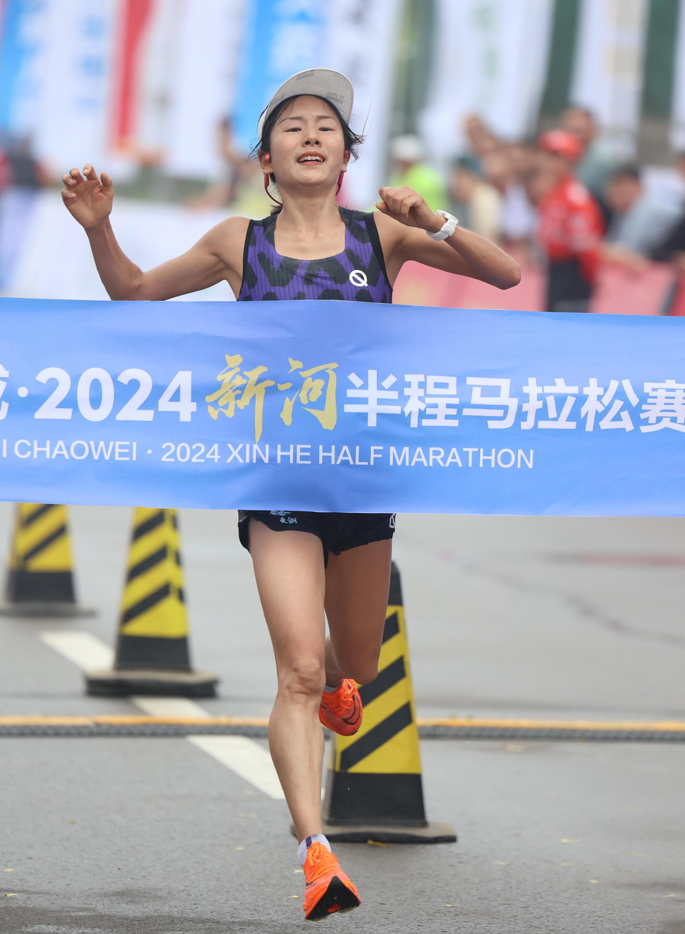 昨天，2024新河半程马拉松在河北省新河县南湖公园开赛，熊娟以1小时17分41秒