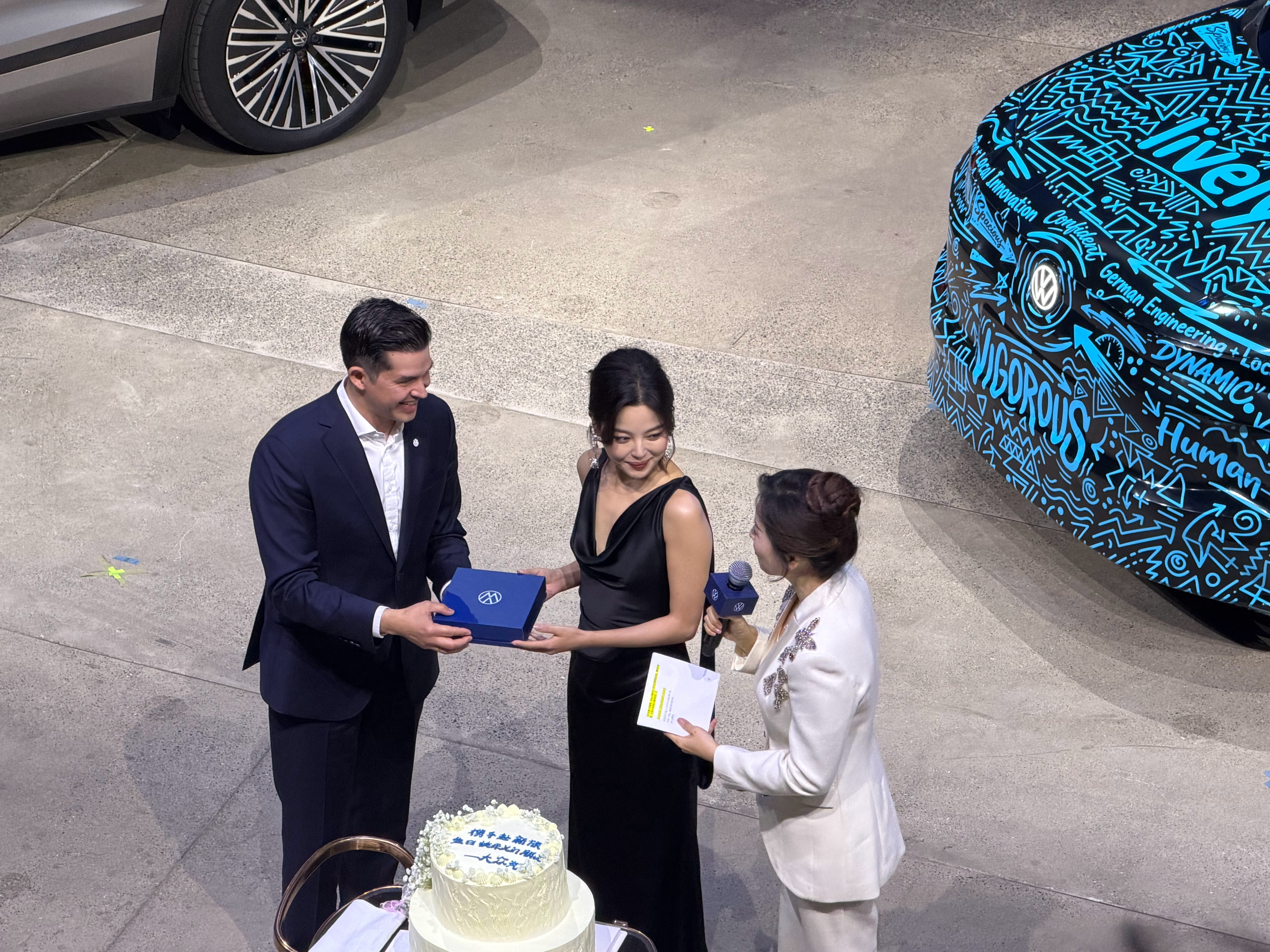 没想到今晚大众品牌之夜还能陪辛芷蕾过个生日还是她的40岁生日姐姐保养太好了，完全