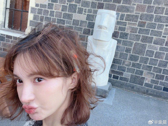 金晨大自然九宫格 金晨拥抱大自然plog 金晨拥抱大自然plog，好惬意！ 