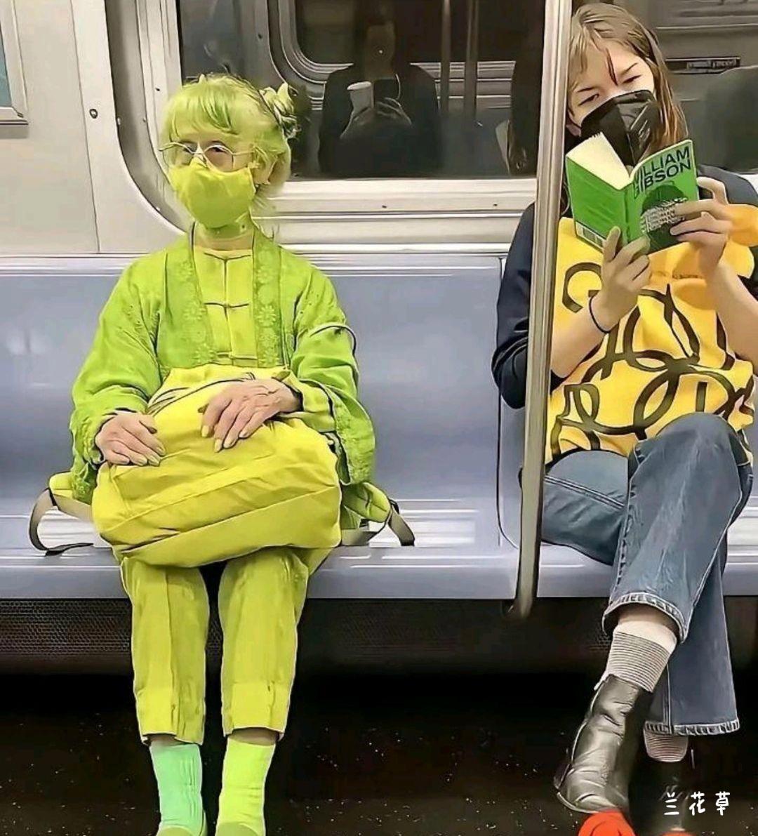 这样的老年打扮，你给打几分？10分满分。