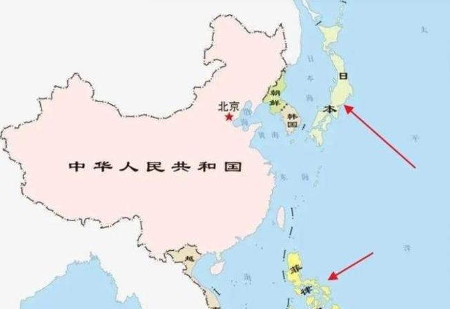 “菲律宾都不敢动，你还吹什么动日本？自家人被欺负了连声都不吭，拿什么谈统一？”—