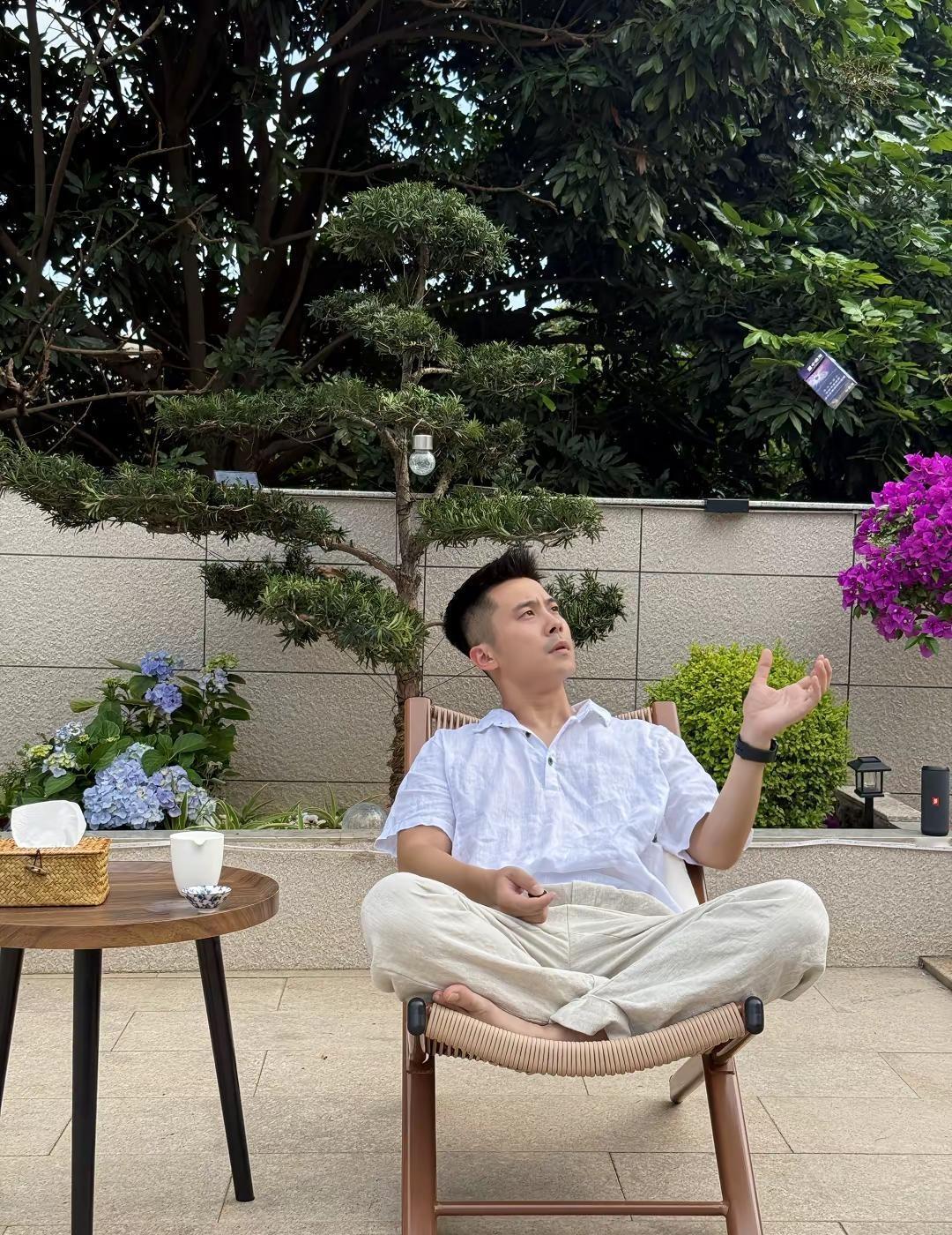 比起虚晃的幸福 长久的平静好像更有意义