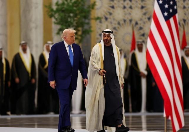 阿联酋 宣布退出 欧佩克 ，即 石油输出国组织 ；这是一件非常重大的事情！
最先