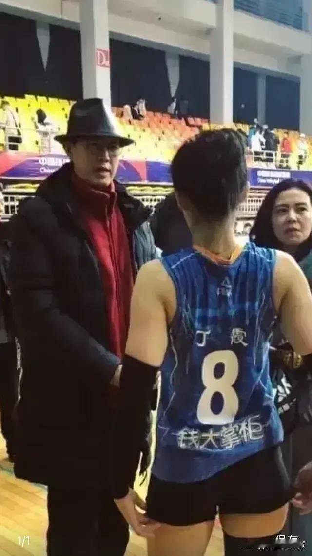 [大笑]女排球迷不用耽心，莫再唸叨什么朱婷、姚迪了。还是赖亚文主任和蔡斌主教练“
