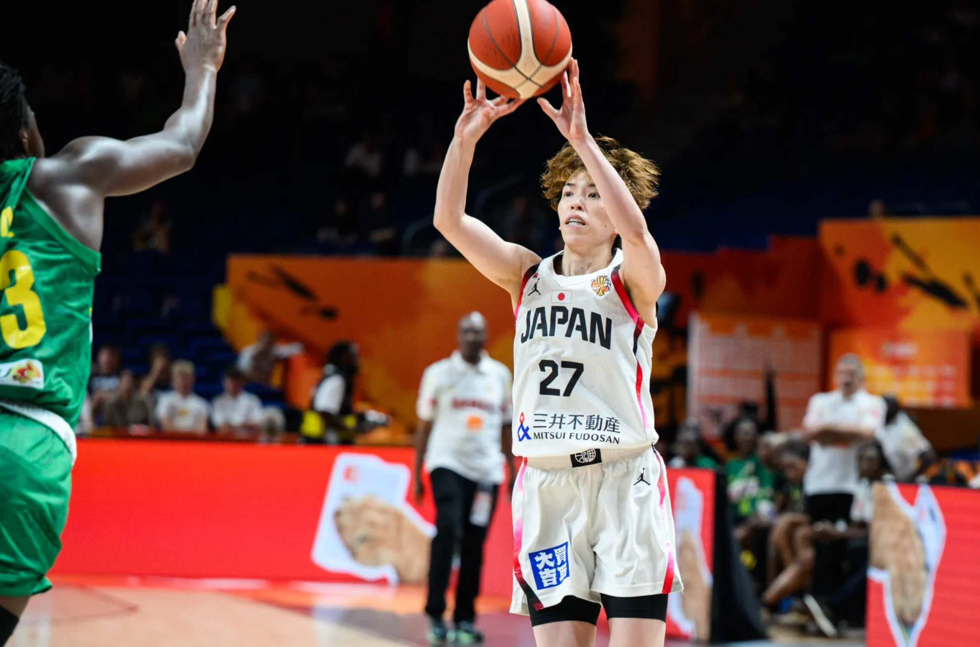 日本102比97险胜马里拿到开门红，马里内线优势明显，禁区58比30，前板15比