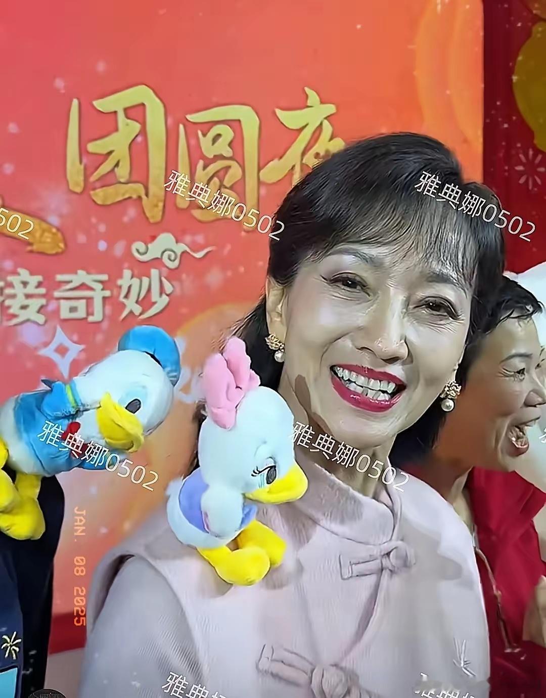 赵雅芝，没修图吧？[并不简单] 