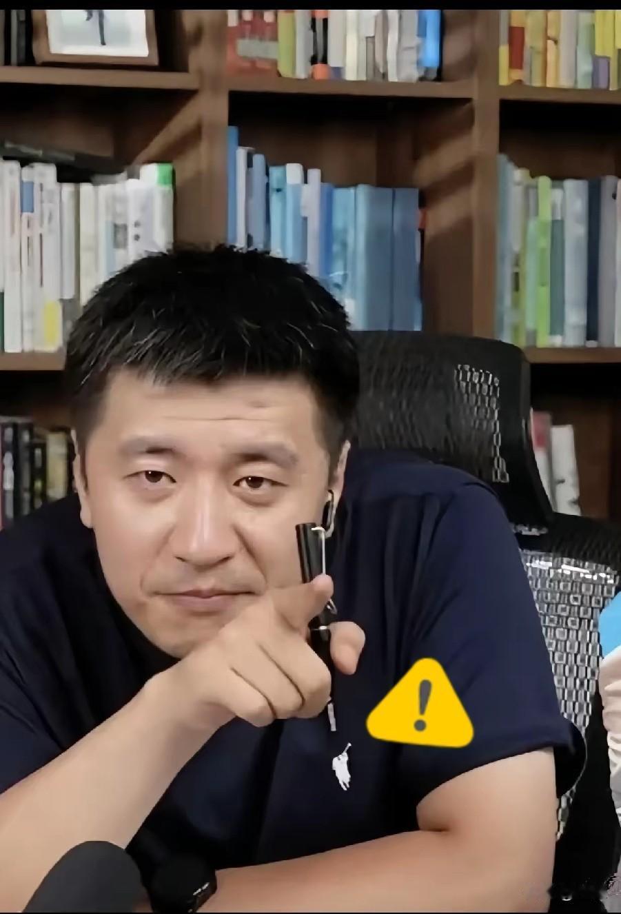 科技飞速迭代、
人工智能全面普及，很多机械化、模板化的工作正在慢慢被替代。

但