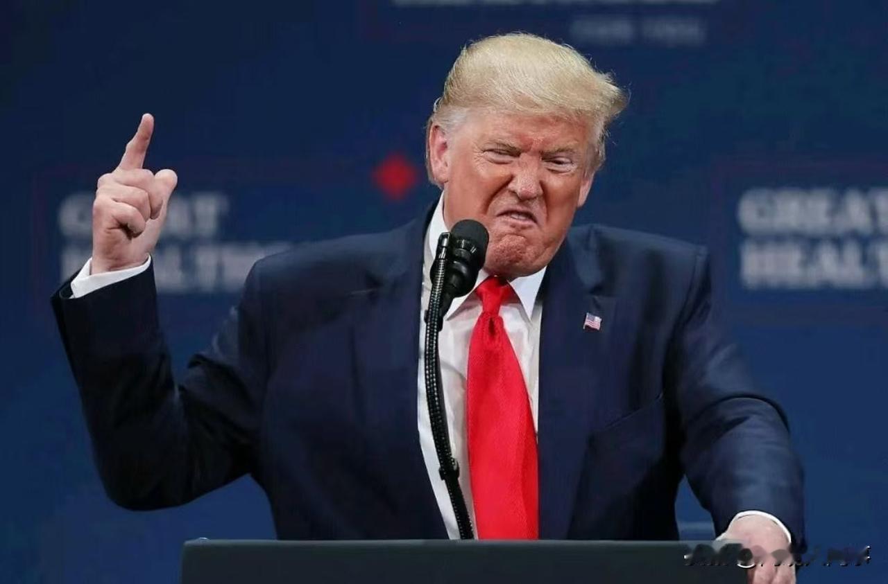 特朗普公开宣布，将中国香港籍油轮永久没收，船上180万桶原油归美国。
 
就在圣