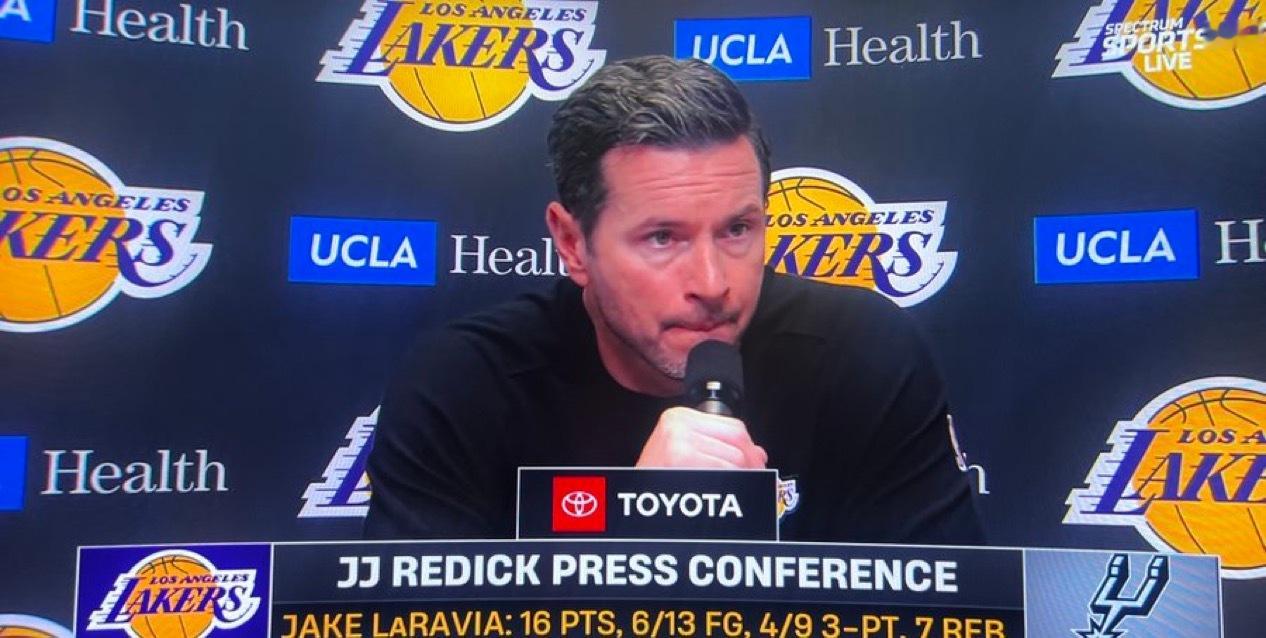 雷迪克：“我认为我们最终会成长为一支优秀的篮球队。而要实现这一点，你需要九到十名