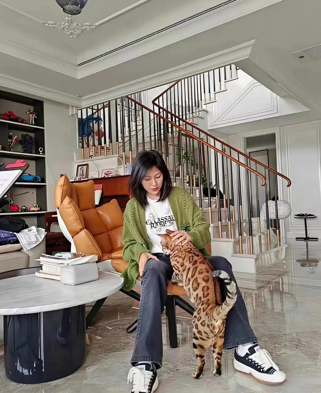 原来陆毅拼命拍戏挣钱，背后藏着这样的用心！