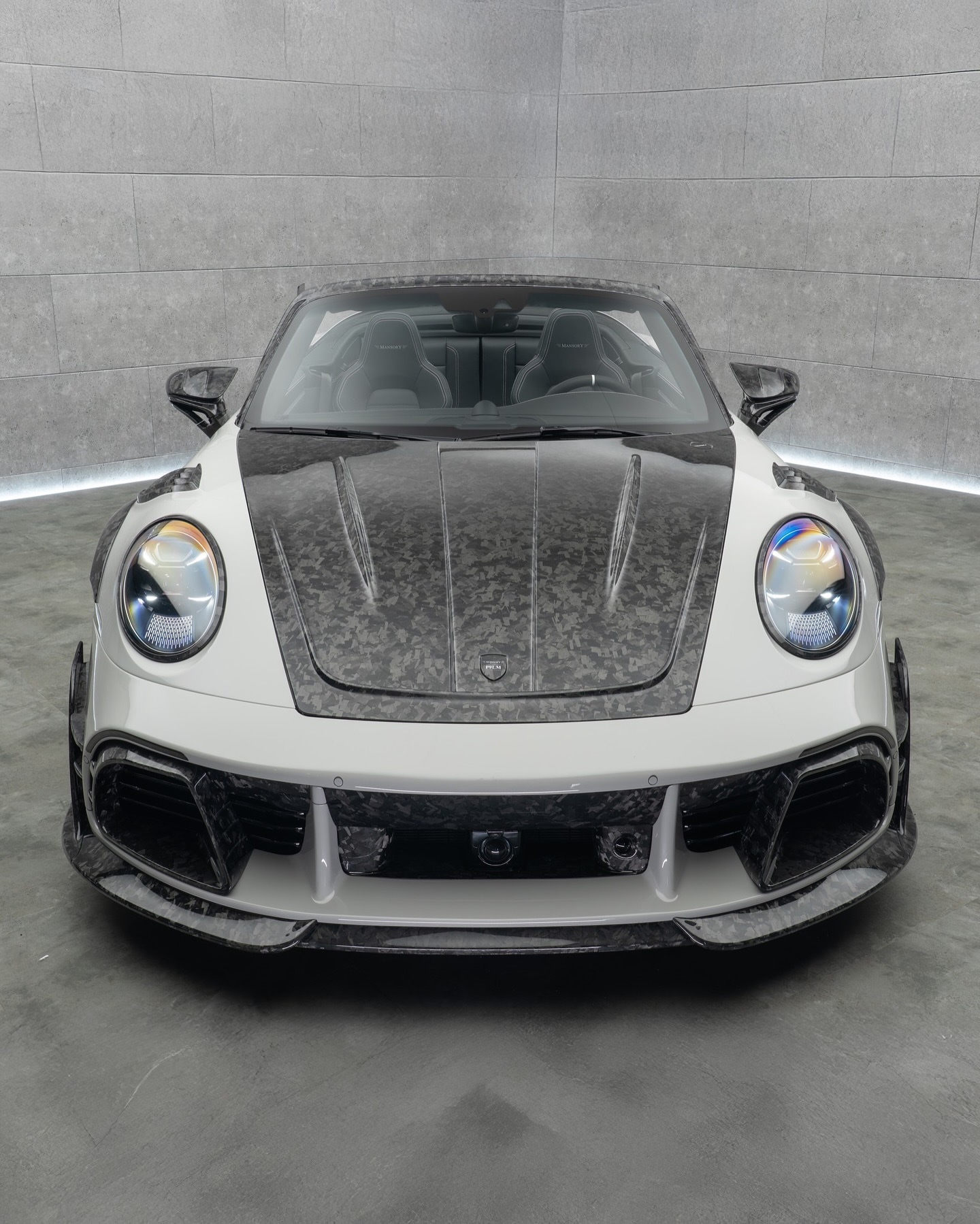MANSORY P9LM EVO 900基于保时捷911 Turbo S敞篷版。