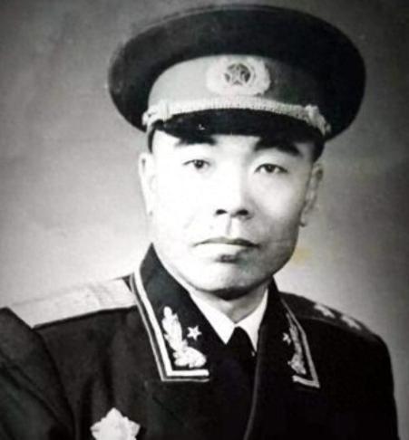 1951年，曾泽生率第50军从朝鲜回国，受毛主席多次夸赞，谁知，他回家后，竟对妻