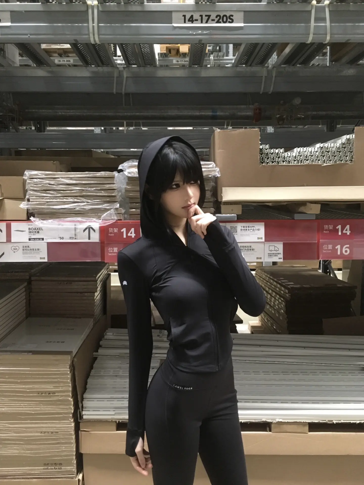 黑。