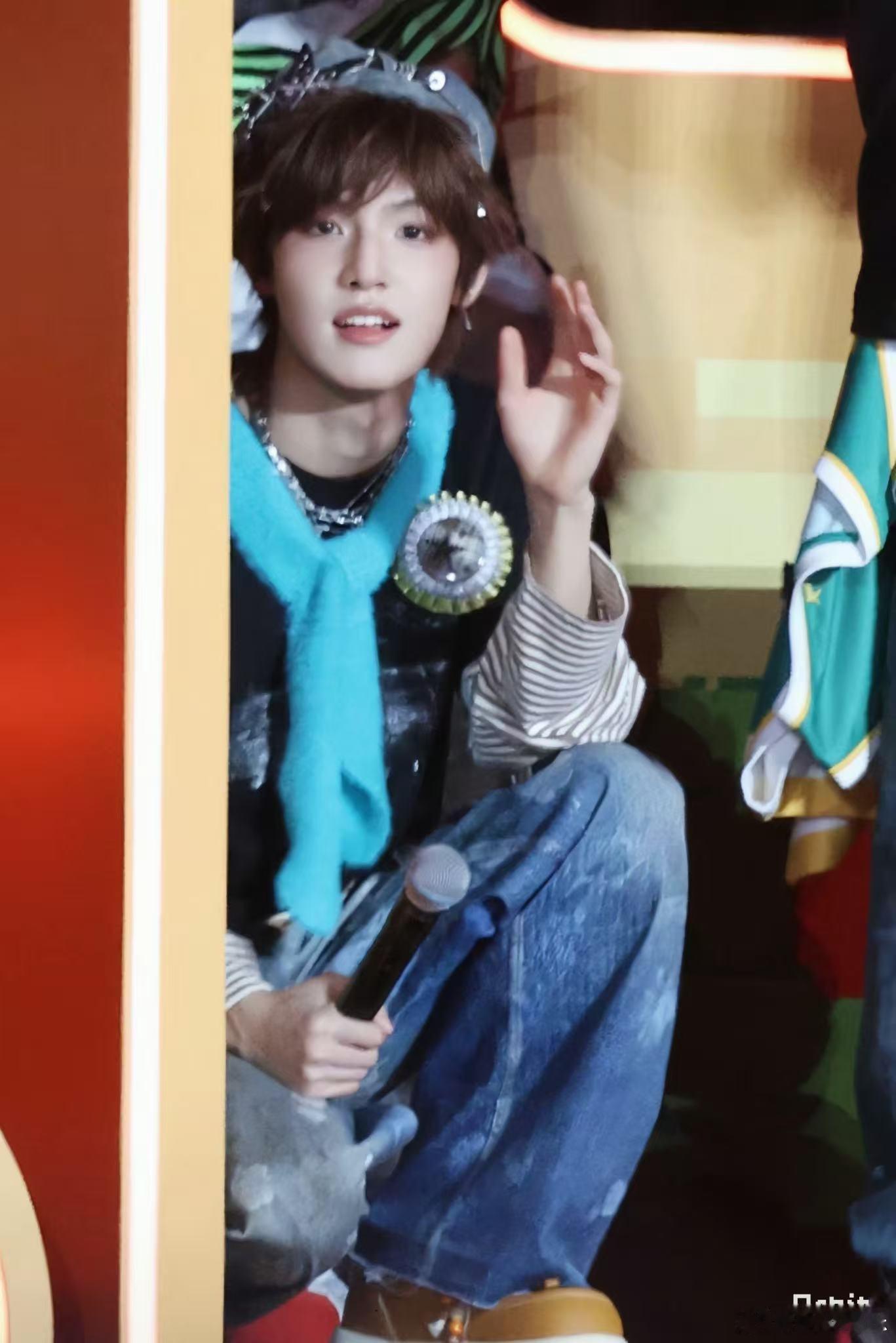 张泽禹新音挑染 真的会被张泽禹的新音挑染造型迷晕，喜欢上他之后品味直接飞升，这辈