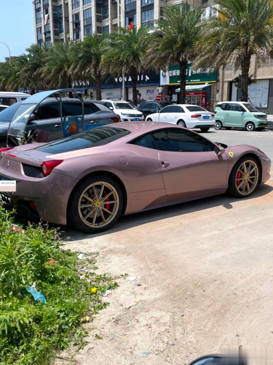 没想到浙江一个小镇上，还有这样的豪车，浙江土豪确实是多啊！ ​​​