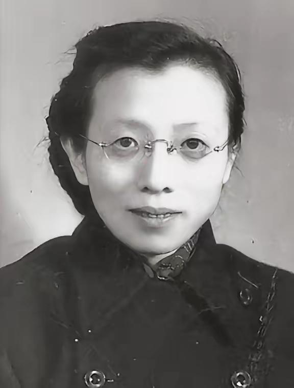 党组织派她潜伏南京，给了二十根金条，结果这个女人，打了整整三年麻将，把钱输了个精