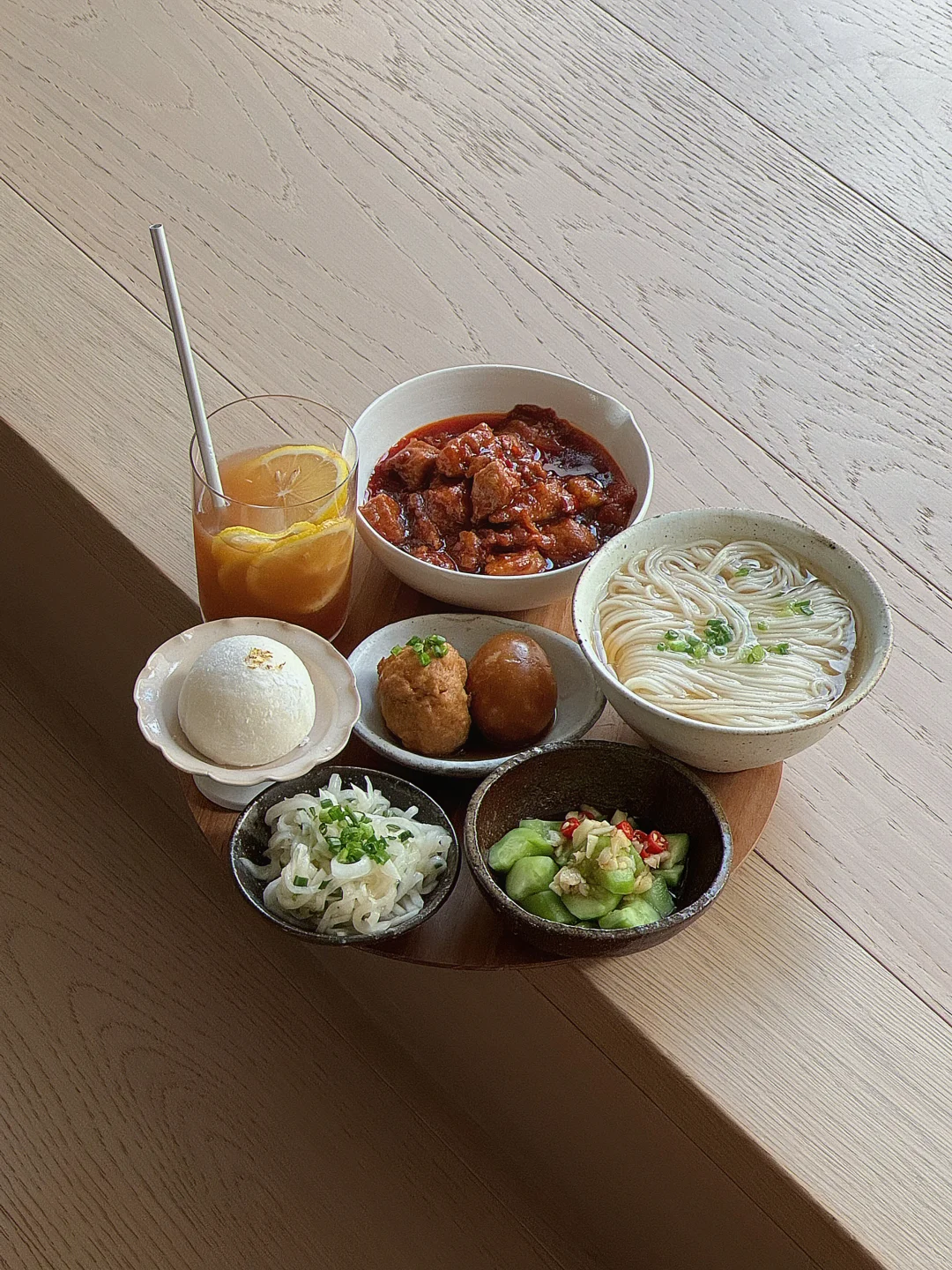 一人食 孤独就多吃几个浇头