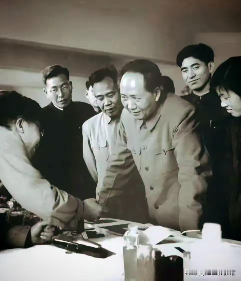 伟大领袖和导师毛主席时刻想着人民，人民永远怀念您[祈祷][祈祷][祈祷][祈祷]