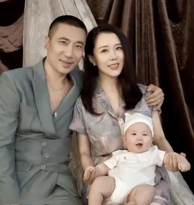 颜丹晨，和别人不一样的人生！她是一级演员、全国三八红旗手，这证明了她的演技和人品