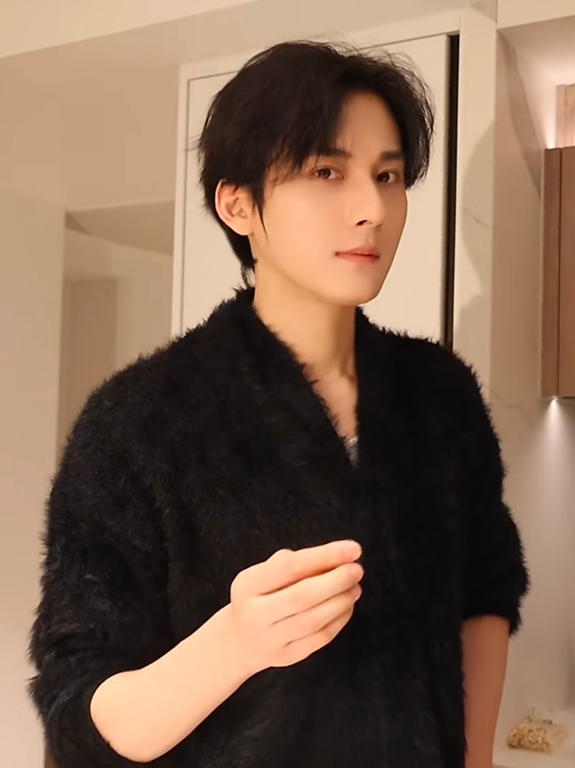 我觉得现在适合再染一次白发 