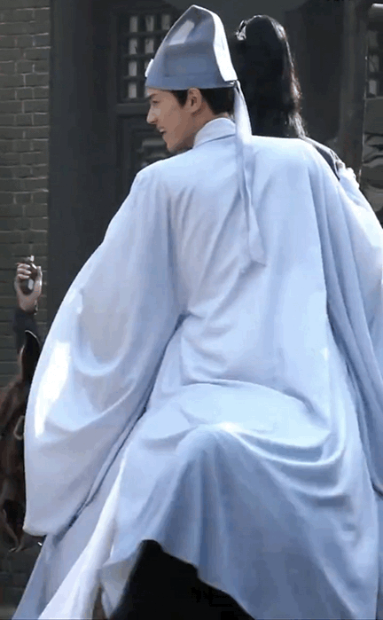谁教王鹤棣晏紫东这么骑马的 哈哈哈哈这个骑马姿势 真的笑不活了[允悲][允悲][