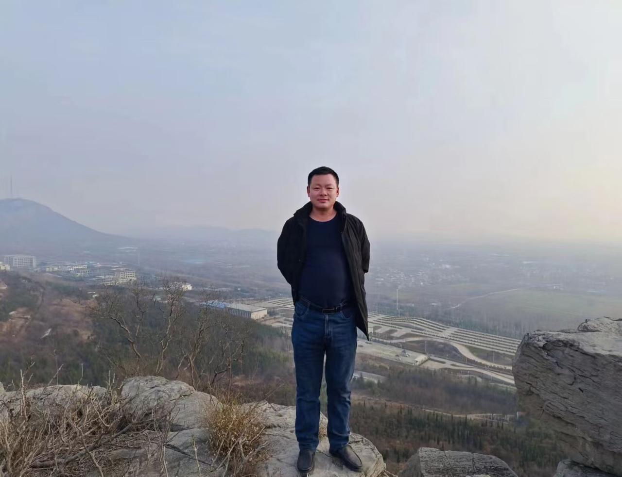 分享一张你在山里的照片