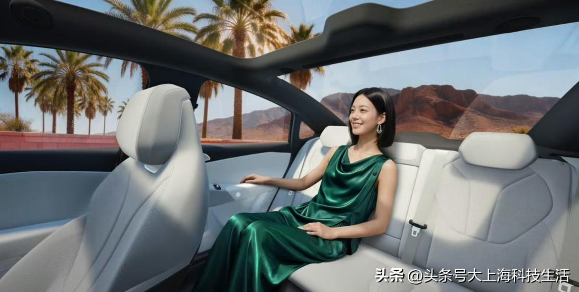 今天看了一下极狐S5的上市发布会，说真的，我的第一感觉并不是完全与车有关的内容，