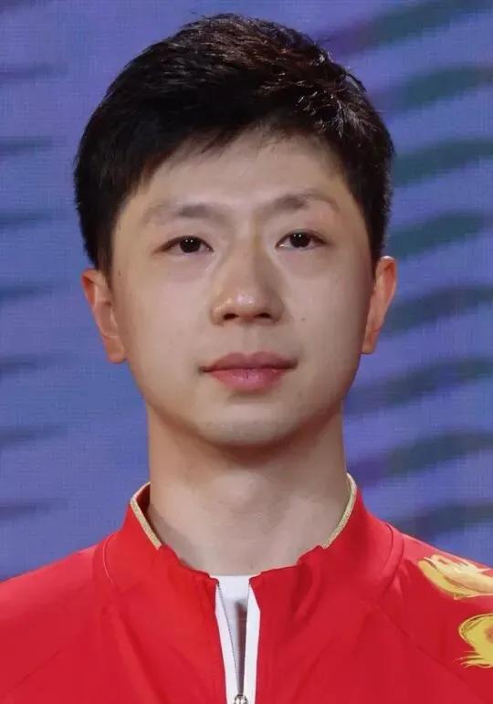 为什么我的眼里常含着泪水？
因为我对这土地爱得深沉
作为中国人民的儿子
马龙的一