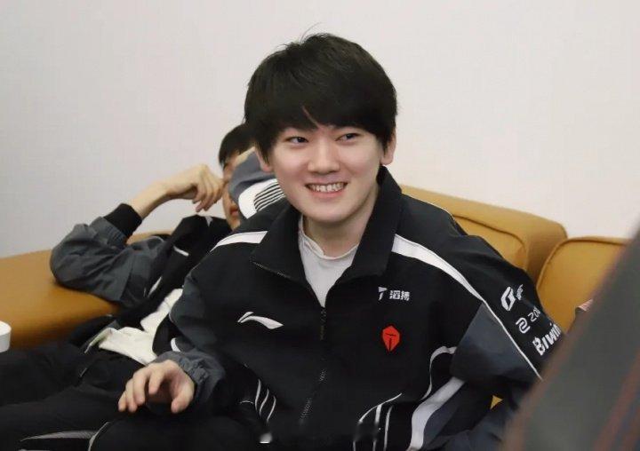 理性讨论：JKL休息对TES的影响 是不是跟当年Faker手伤休息对T1的影响一