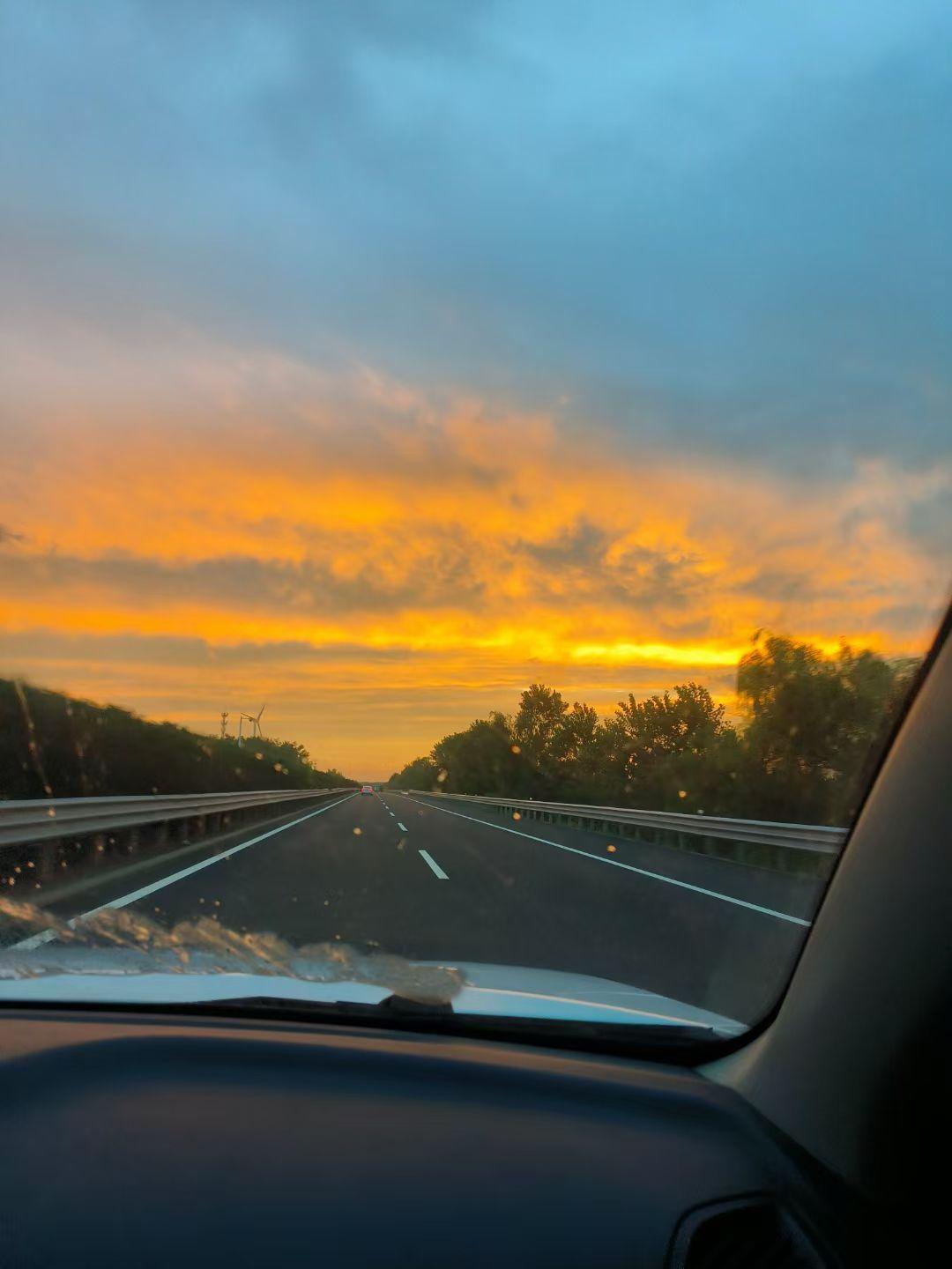 分享一下你随手拍下的照片夕阳无限好，只是近黄昏