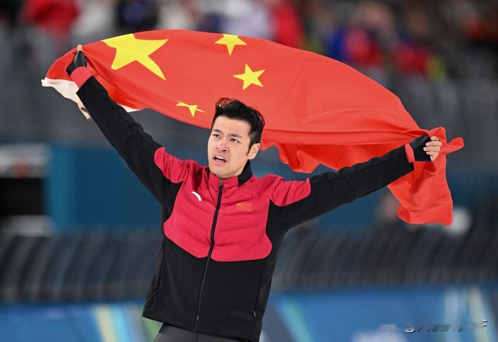 宁忠岩中国的骄傲，这块金牌含金量无可替代!
要知道冬奥会速度滑冰男子1500米可