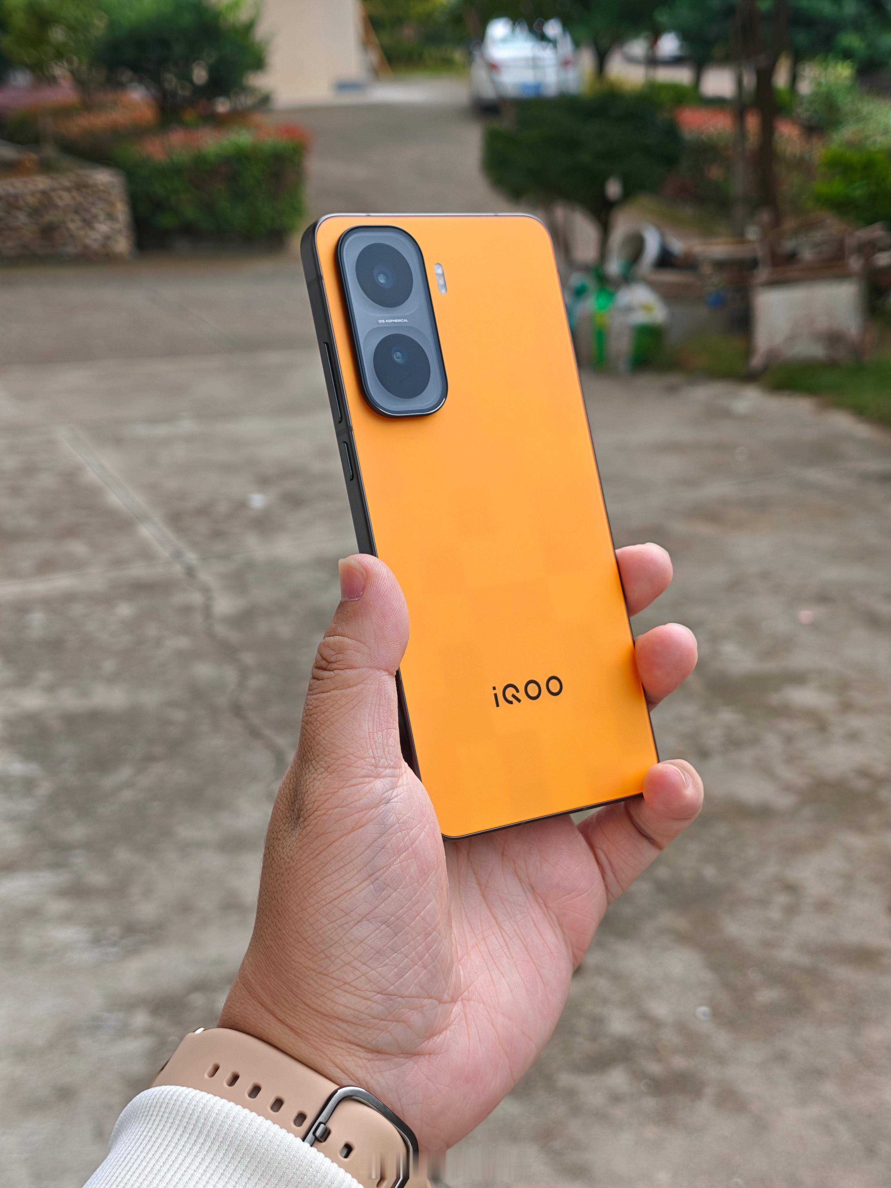 这家伙卖爆了？一句话总结：手感好性能好续航好，主摄OK系统流畅，除了重度摄影需求