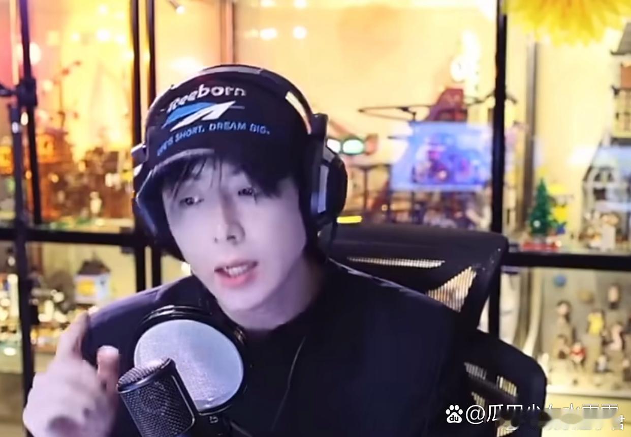 刘宇宁直播辟谣与经纪人恋情刘宇宁直播辟谣与经纪人恋情：她已经结婚很多年了，她的丈