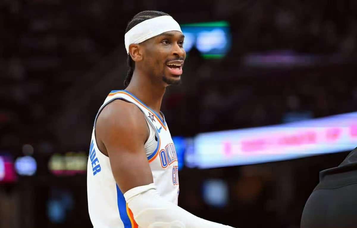 一节花！亚历山大化身得分机器，字母哥毫无进攻欲望。
雷霆VS雄鹿；没有杰伦威没有