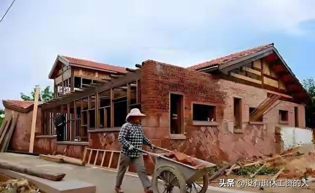 现在的农村，再也不是以前的脏乱差，贴满廉价瓷砖的小楼房。

法式中古风，现代简约