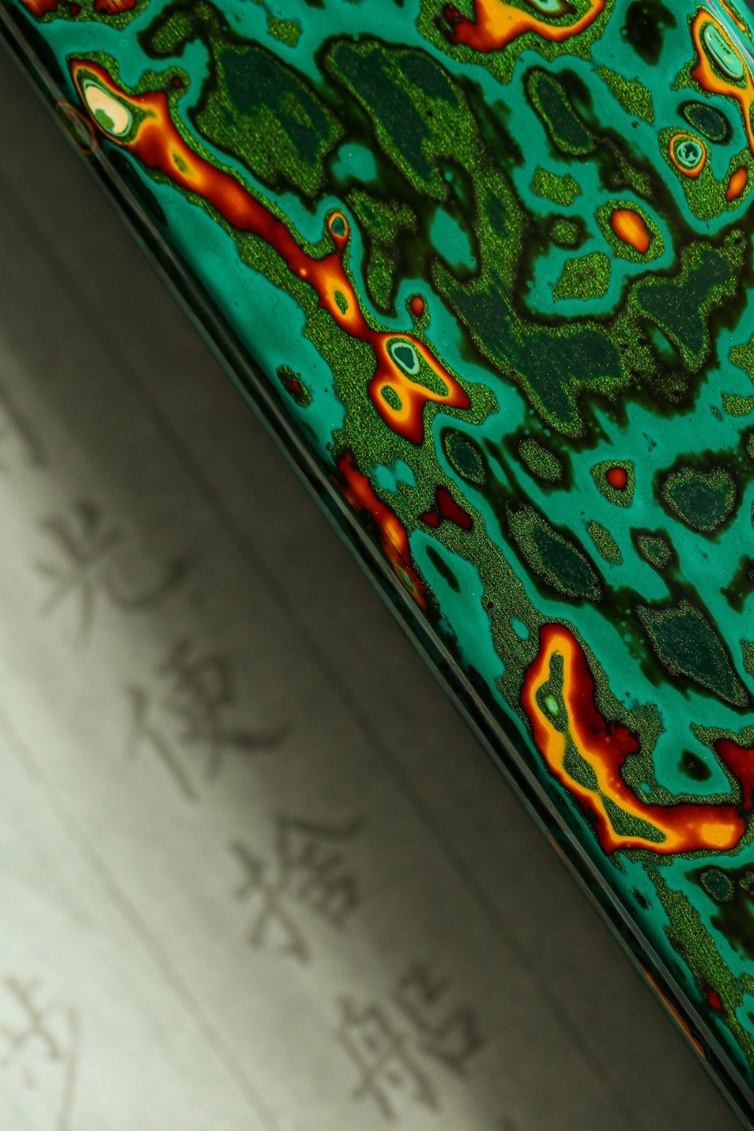 非遗大漆 【槐序】镇尺承循传统非遗工艺，逐层髹漆打磨。质感温润细腻，纹理瑰丽，密