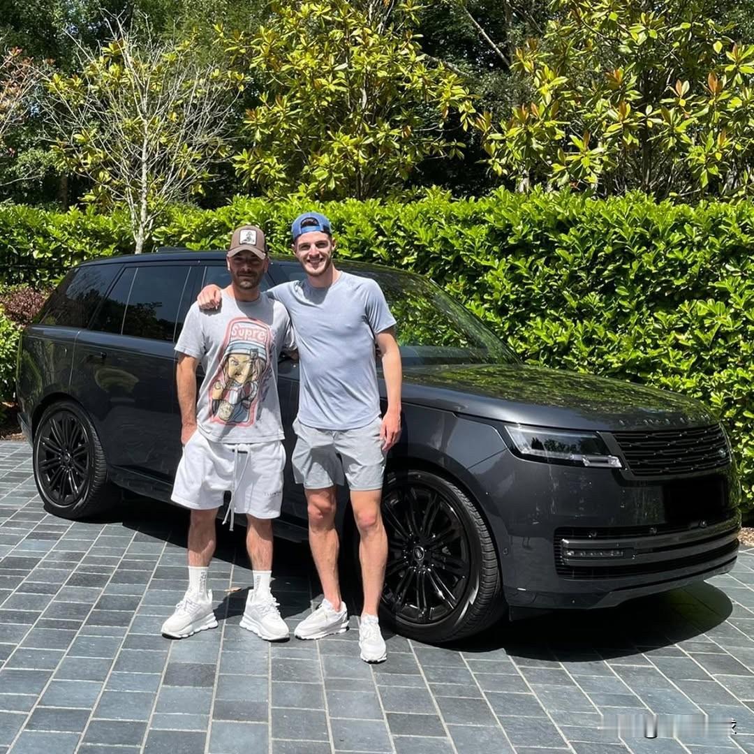 阿森纳中场赖斯因一周内在同一路段两次超速被查，遭禁驾六个月😳
这位英格兰国脚在