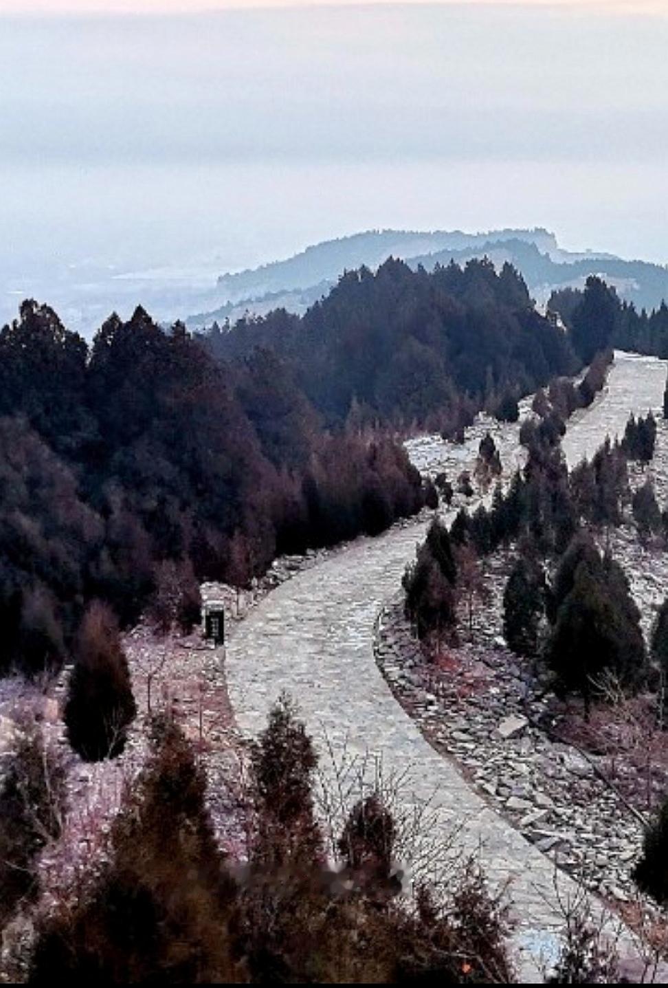 昌乐孤山（首阳山）
    孤山古名首阳山，因古人多居住在山西侧，清晨最先在此山