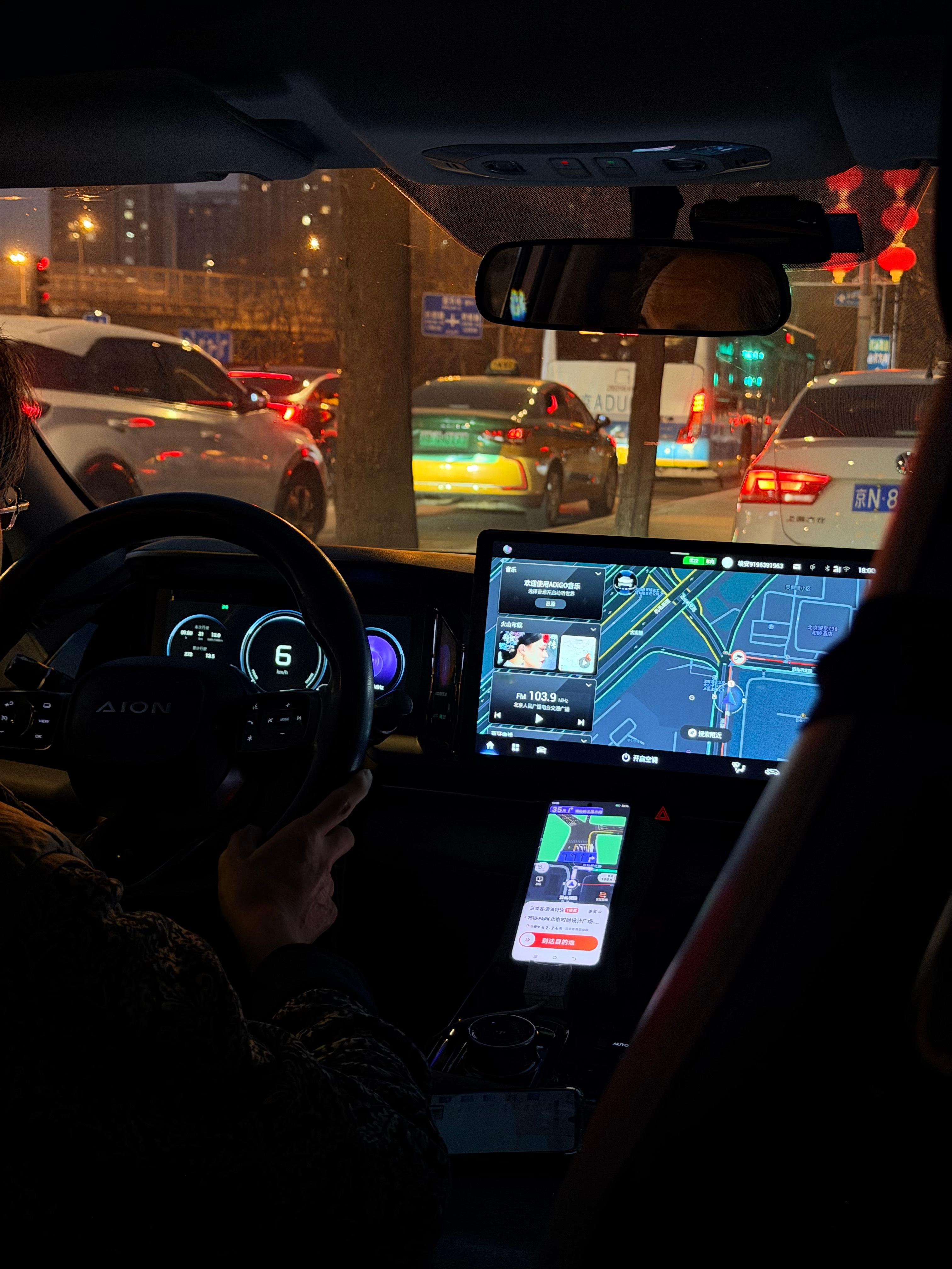 来参加iQOO 15 Ultra发布会实在是有点堵车