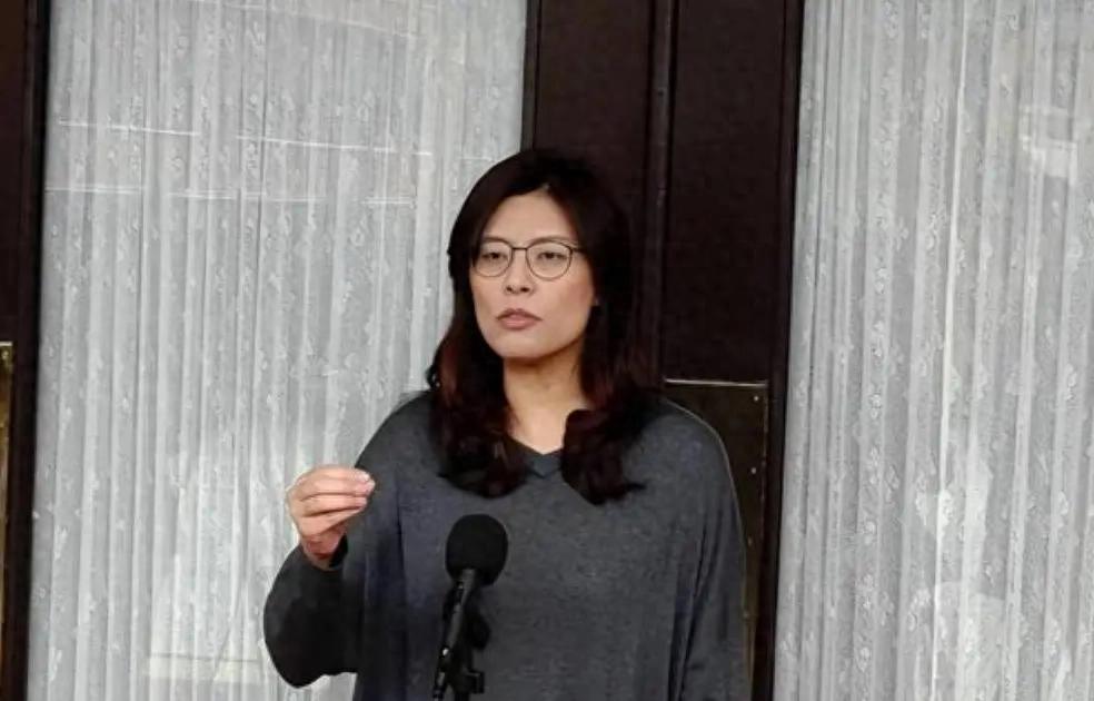 核心资产移交美日，台当局提统一时间，郑丽文扛旗，岛内接到通知。
 
赖清德当局最